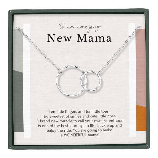 Een prachtige nieuwe mama ketting met 2 cirkels en een betekenisvolle boodschap voor de toekomstige mama, handgemaakt, van sterling zilver